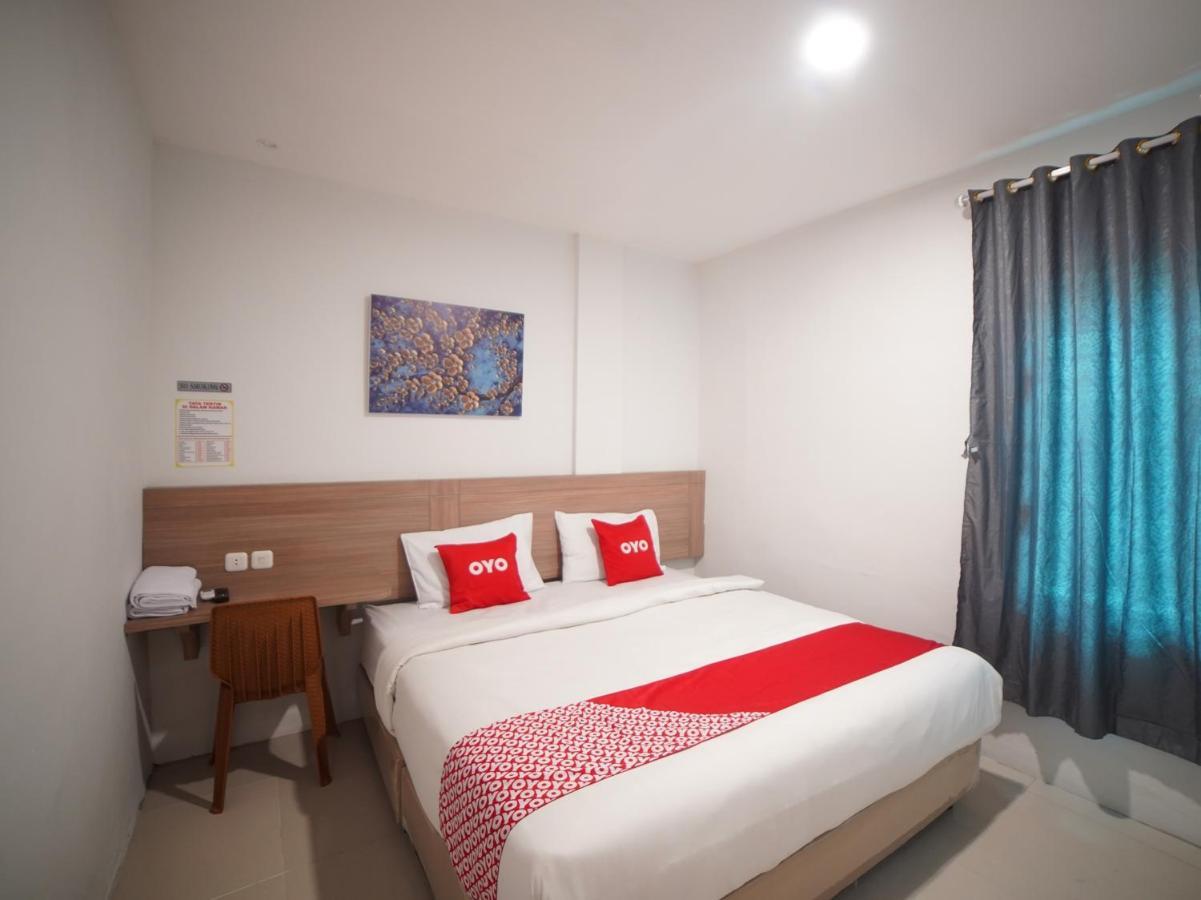 Oyo 90830 Multatuli Guest House Medan Exteriör bild