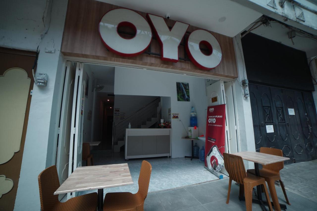 Oyo 90830 Multatuli Guest House Medan Exteriör bild