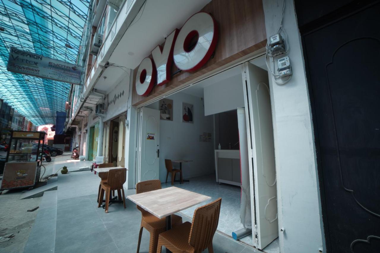 Oyo 90830 Multatuli Guest House Medan Exteriör bild
