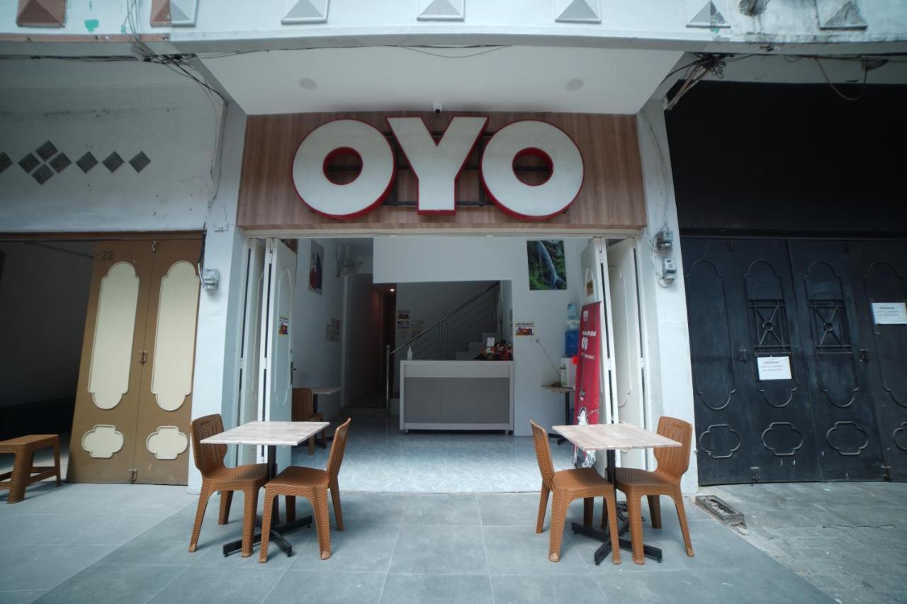 Oyo 90830 Multatuli Guest House Medan Exteriör bild