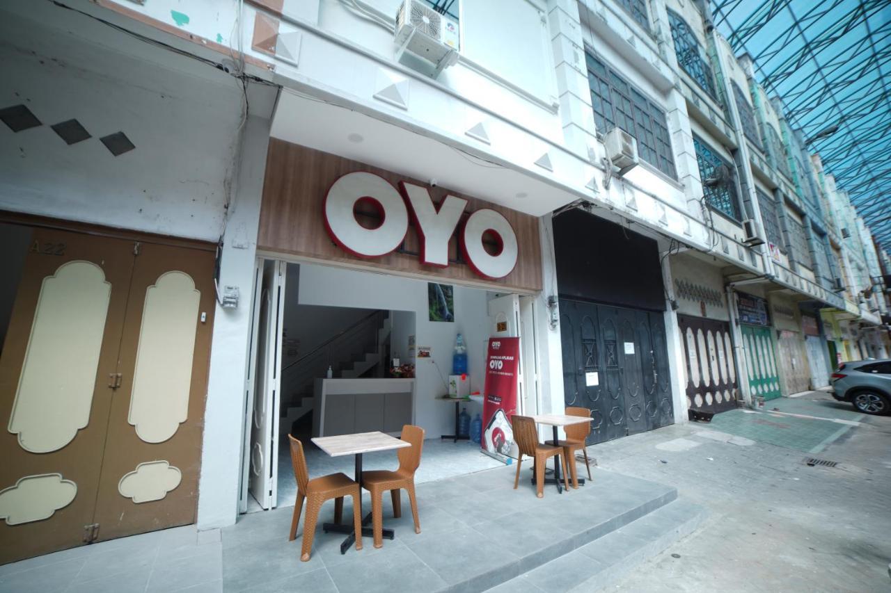 Oyo 90830 Multatuli Guest House Medan Exteriör bild