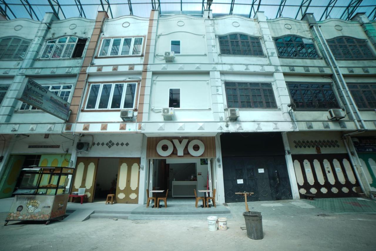Oyo 90830 Multatuli Guest House Medan Exteriör bild