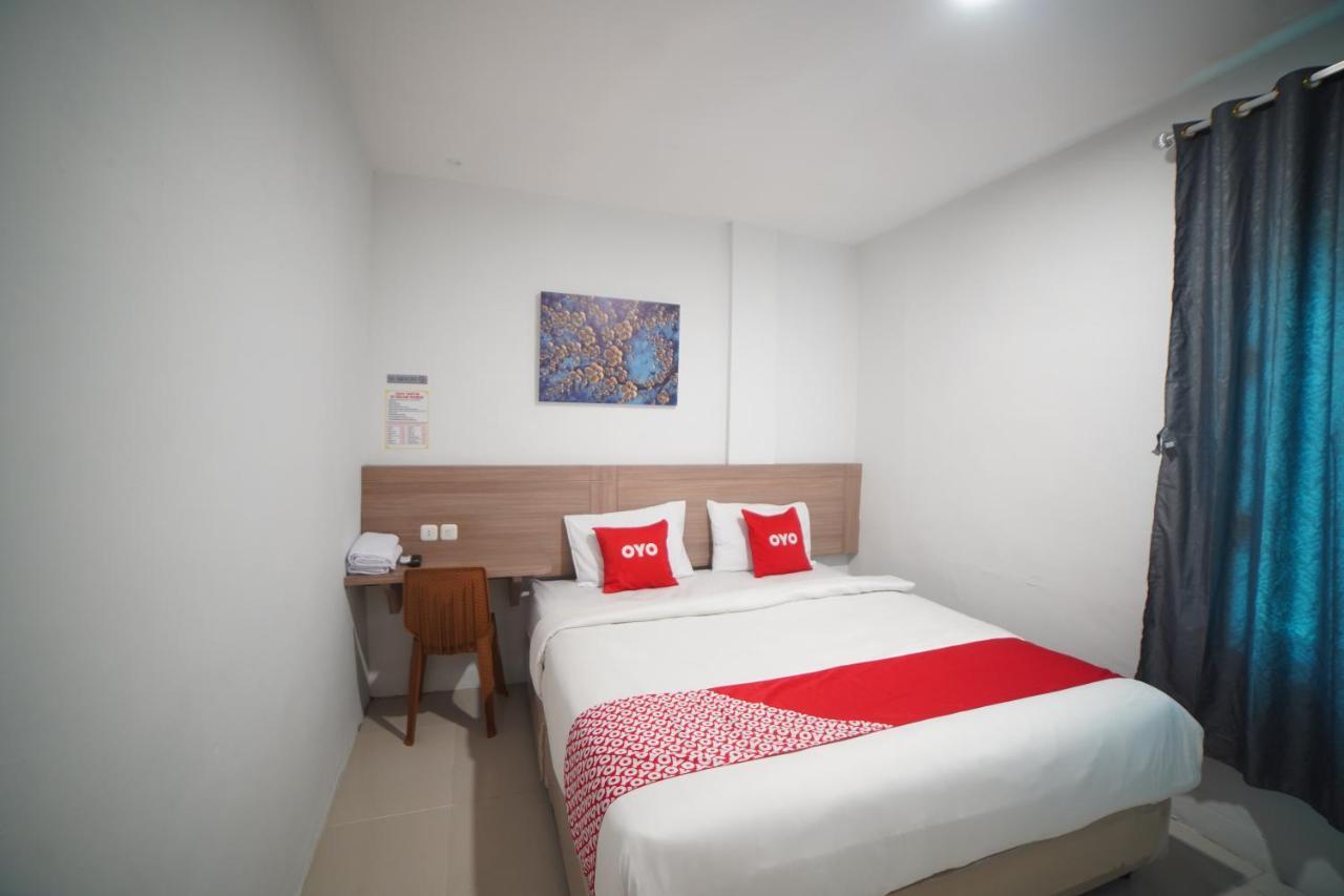 Oyo 90830 Multatuli Guest House Medan Exteriör bild