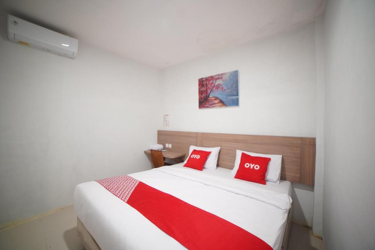 Oyo 90830 Multatuli Guest House Medan Exteriör bild