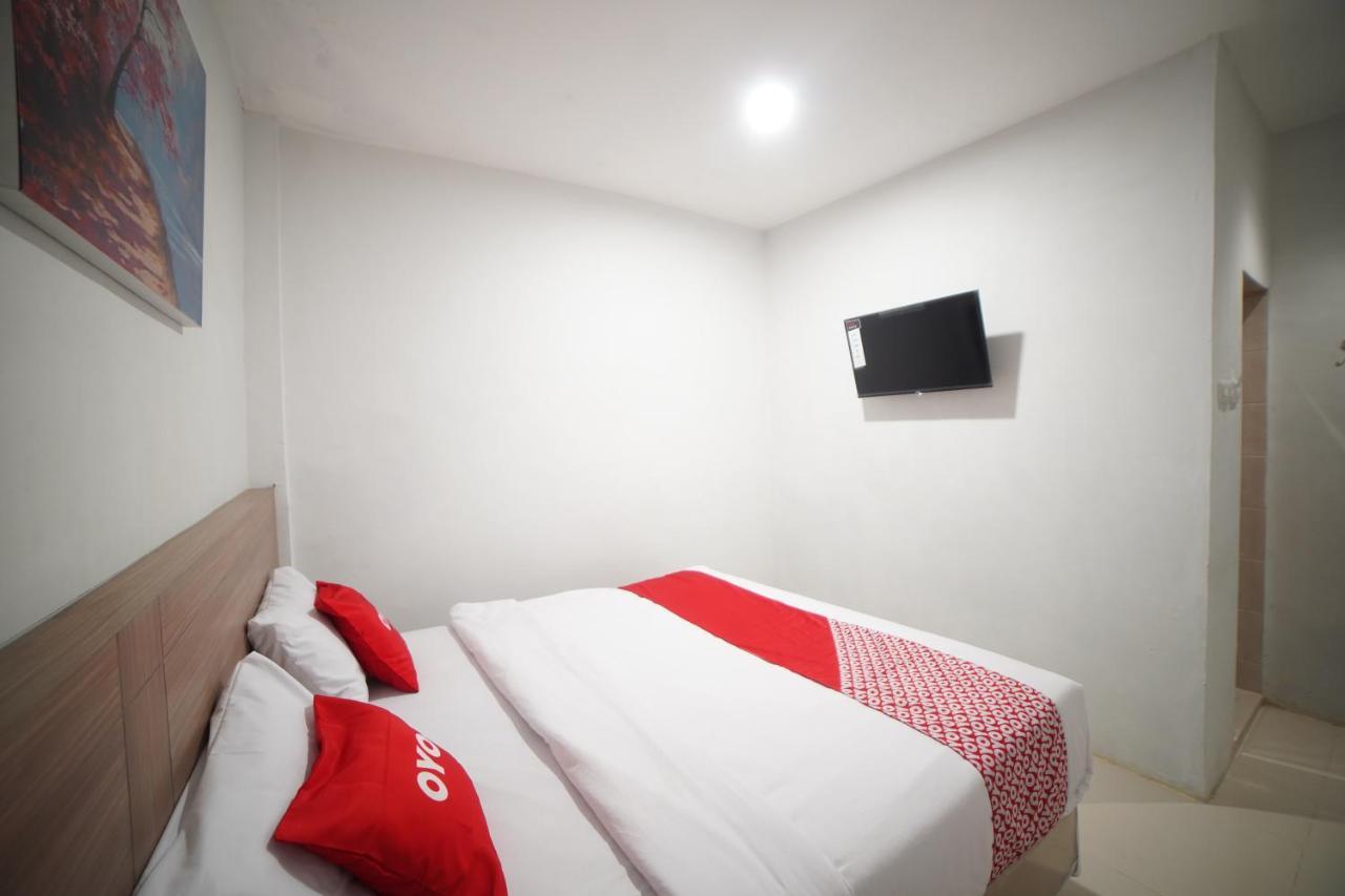 Oyo 90830 Multatuli Guest House Medan Exteriör bild