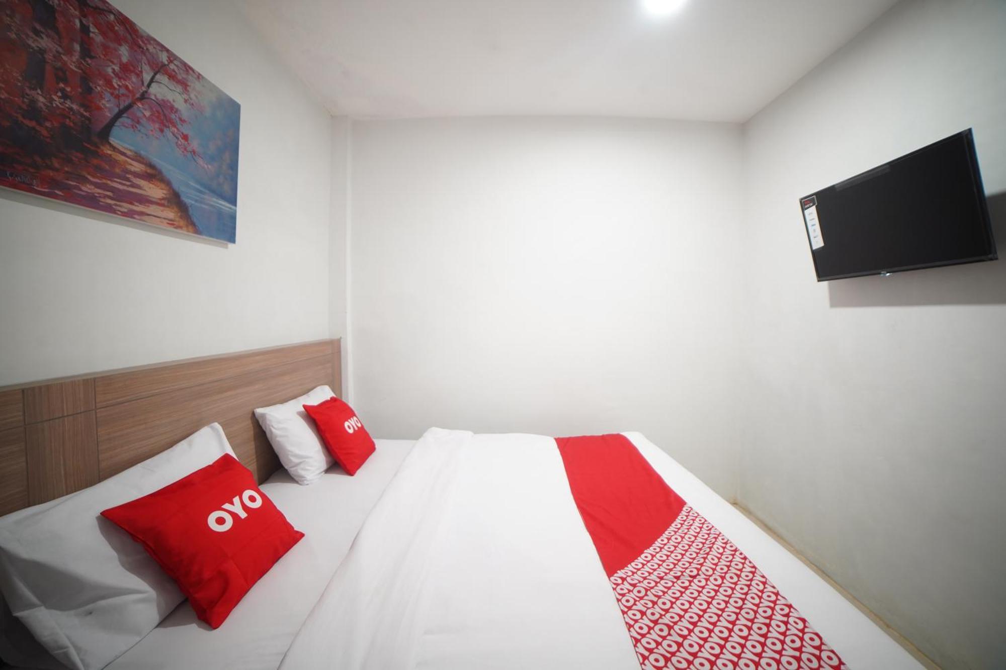 Oyo 90830 Multatuli Guest House Medan Exteriör bild